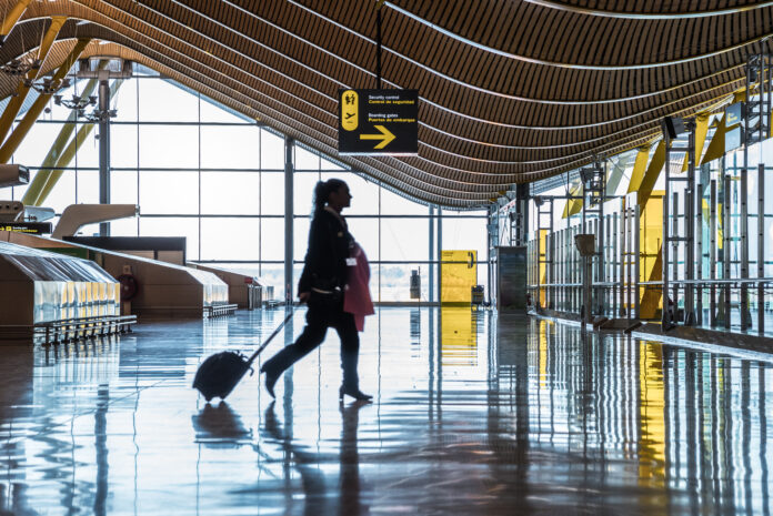 Sibiu, primul aeroport din România cu control electronic al pașapoartelor: adio ștampile, bun venit EES