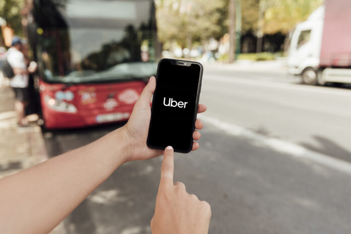 Uber lansează în România serviciul de livrare a coletelor