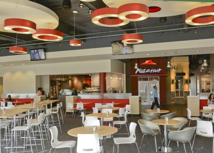 Pizza Hut închide 68 de restaurante în Marea Britanie. Proprietarul global preia 64 dintre acestea