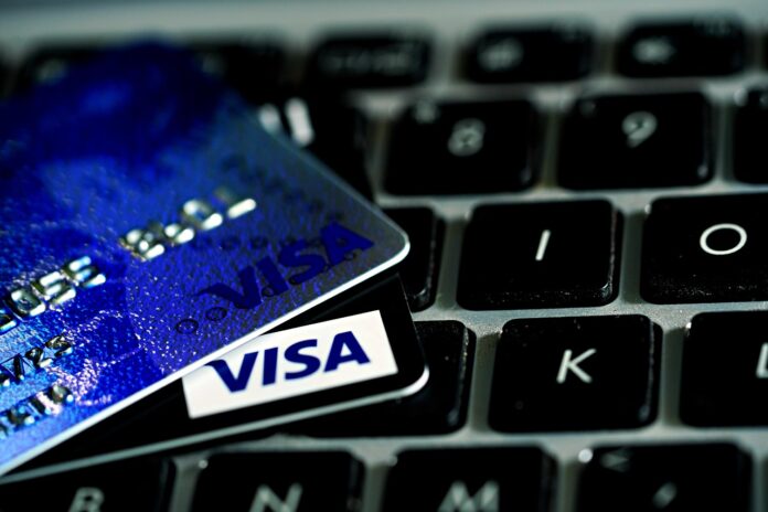 Visa blochează fraude de peste 1 miliard de dolari folosind inteligența artificială