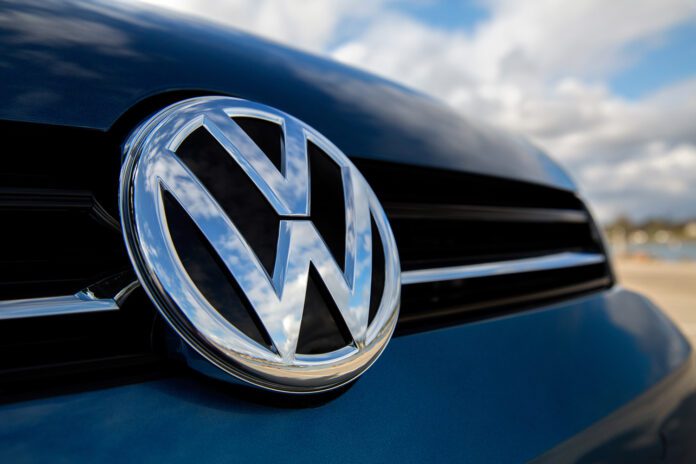 UE ar putea renunța la taxele vamale pentru unele vehicule electrice Volkswagen produse în China