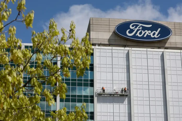 Ford pregătește sisteme de asistență Nivel 3, cu „ochii departe de drum”, din 2028