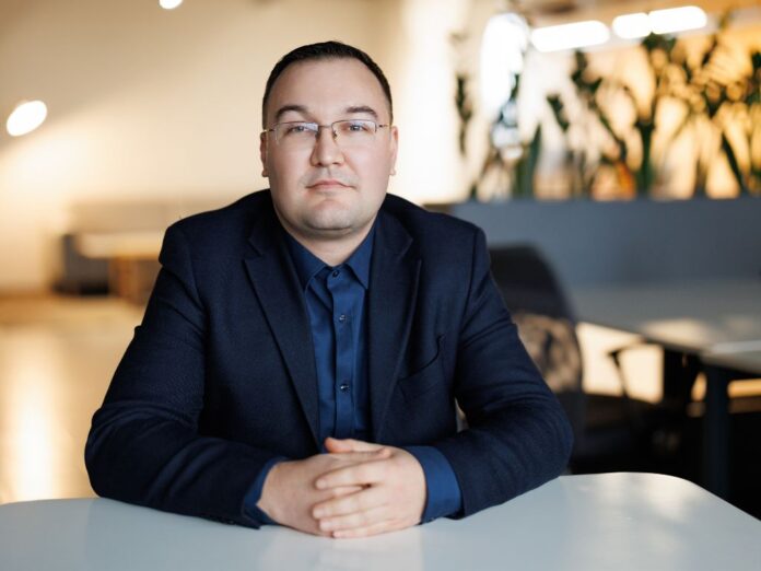 Adrian Savciuc, Fractional Leader