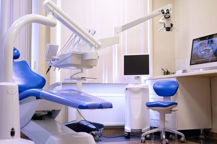 Dental Holding se extinde în Grecia prin achiziția distribuitorului Memodent
