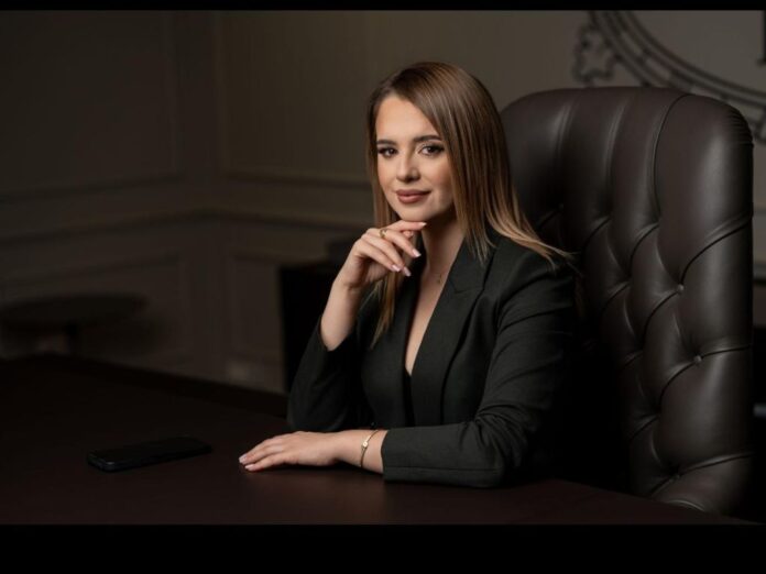 Diana Mladin, Fractional COO