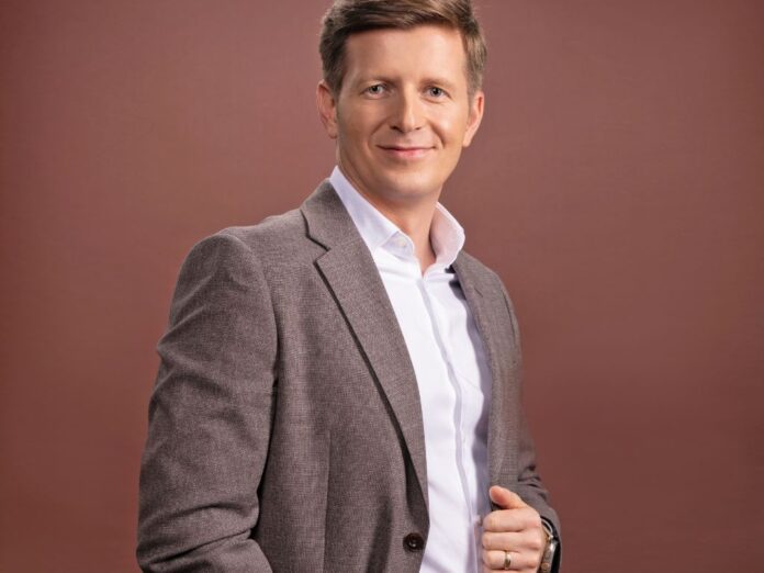 Lorand Soares Szasz, Fondator Upriserz