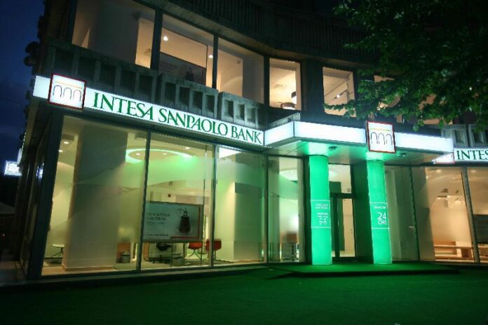 Intesa Sanpaolo, amendată în Italia cu aproape 18 milioane de euro pentru prelucrarea ilegală a datelor clienților