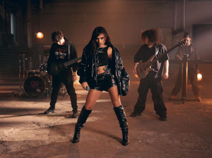 Alexandra Căpitănescu, cântăreață și compozitoare