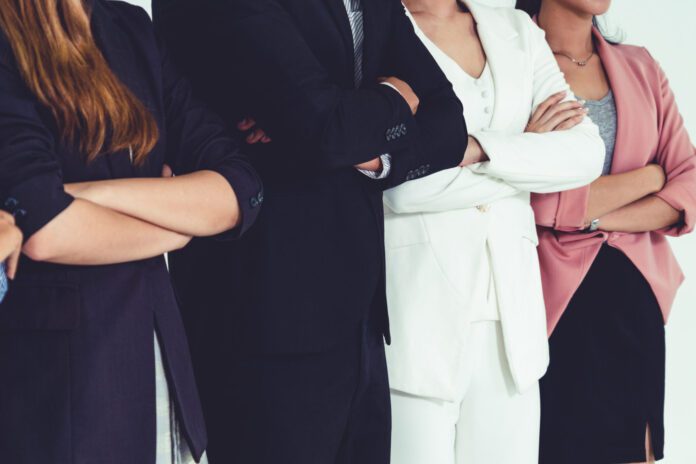 Raiffeisen Bank lansează PinkMoon, program dedicat antreprenoarelor care vor să își extindă afacerile internațional