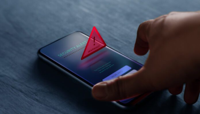 Bitdefender: peste 1 milion de români, vizați de o amplă fraudă prin SMS care compromite conturi de WhatsApp