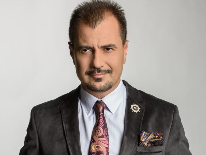 Marius Olteanu, Mumbru Fondator al Trupei DISTINTO