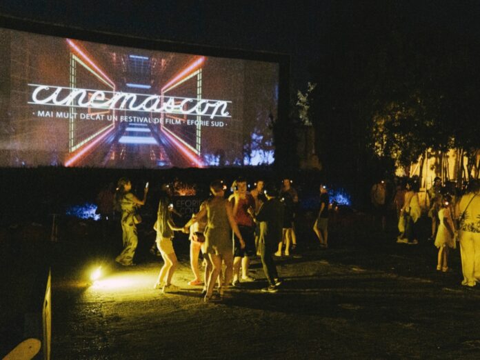 Petrecere în grădină la Cinemascop